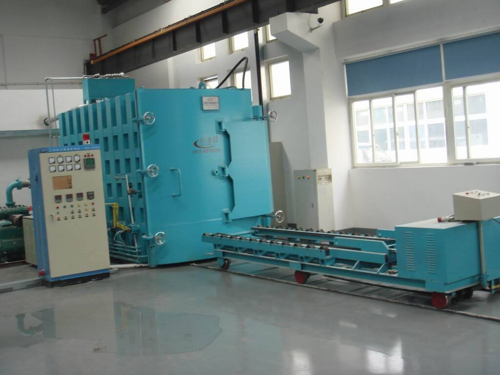 Vacuum annealing furnace